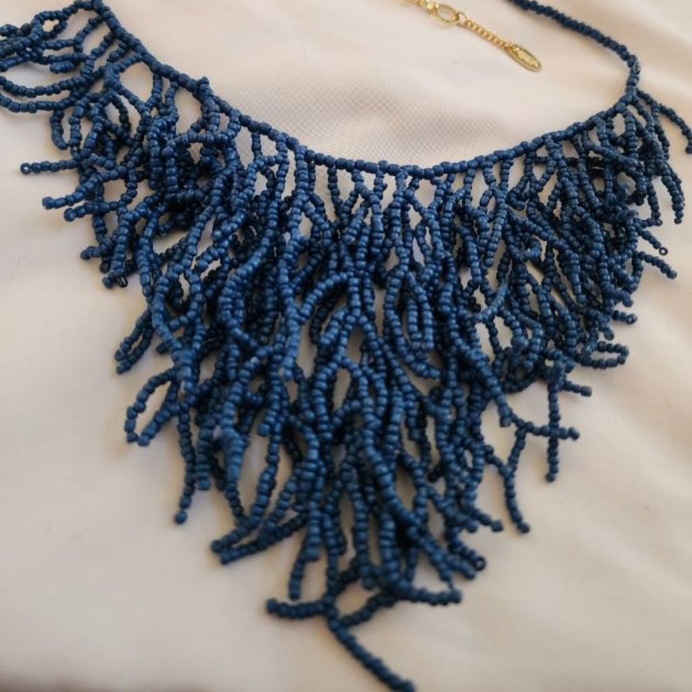 AMRITA BLUE BEADED STATEMENT NECKLACE IN CORAL PATTERN